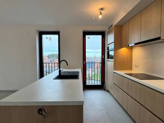 Nieuwbouwappartement met twee slaapkamers, terras en ondergrondse autostaanplaats te koop in Zulte.Residentie Strohalm is een prestigieus...