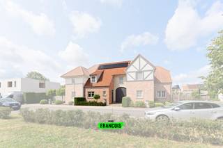 Langs de Oscar Jesperstraat te Oostduinkerke is deze unieke woning gevestigd. Dankzij de aangename ligging vertoeft u langs een verkeersluwe straat...