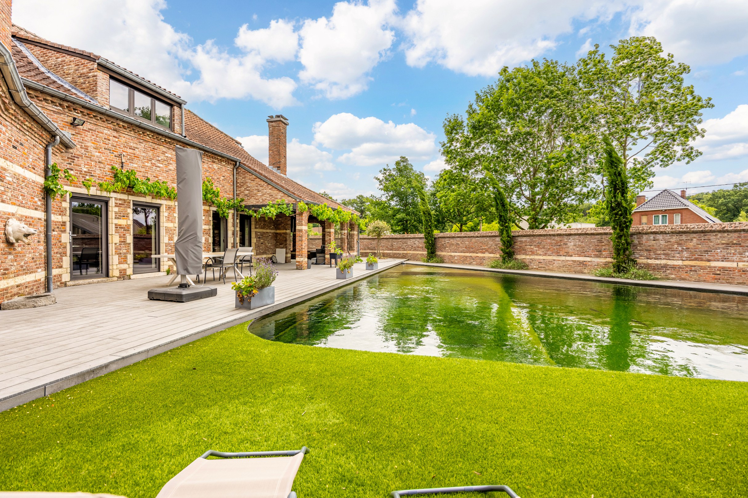 Exclusieve karaktervolle villa van +-585 m² op een prachtige natuurlijke terrein van 4875m² te Hasselt. - foto 1