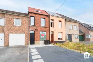 Totaal vernieuwde woning met 3 slaapkamers en tuin in hartje Menen!Op zoek naar een instapklare woning met een moderne afwerking en een centrale doch...
