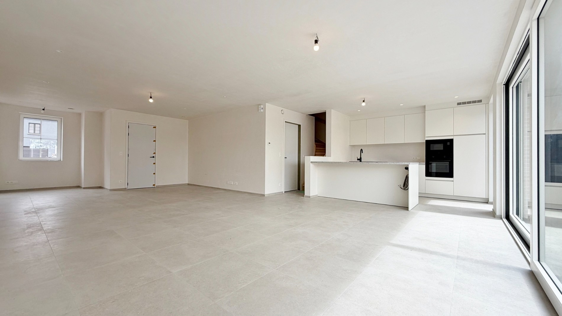 House for rent in Vlamertinge with 5 bedrooms - photo 4