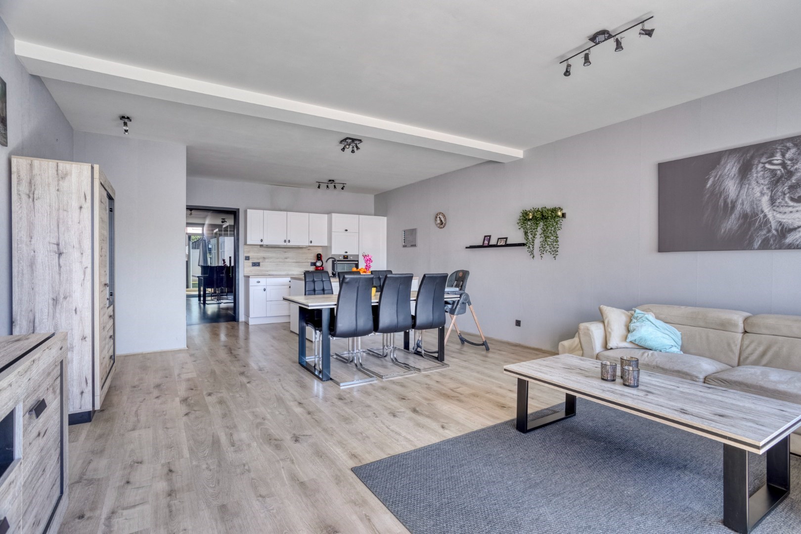 Energiezuinig gelijkvloers 2 slpk. appartement met 2 garages en staanplaats in Leopoldsburg - foto 3