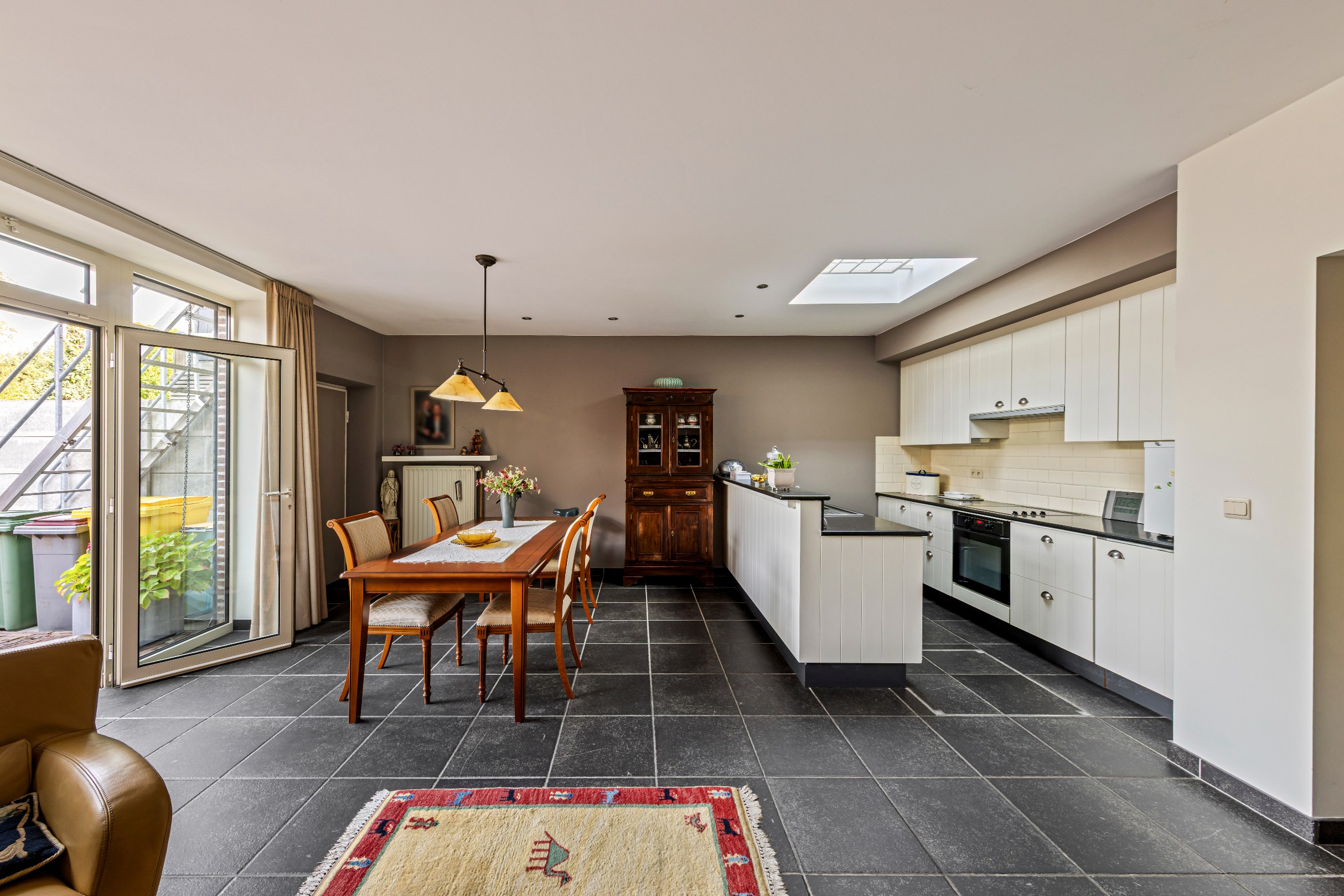 Beautiful commercial property with residence in Mol - photo 3