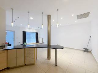 This cozy apartment is located in the center of Kruishoutem near all local shops. LAYOUT:Living space - open kitchen - storage - toilet - bathroom...