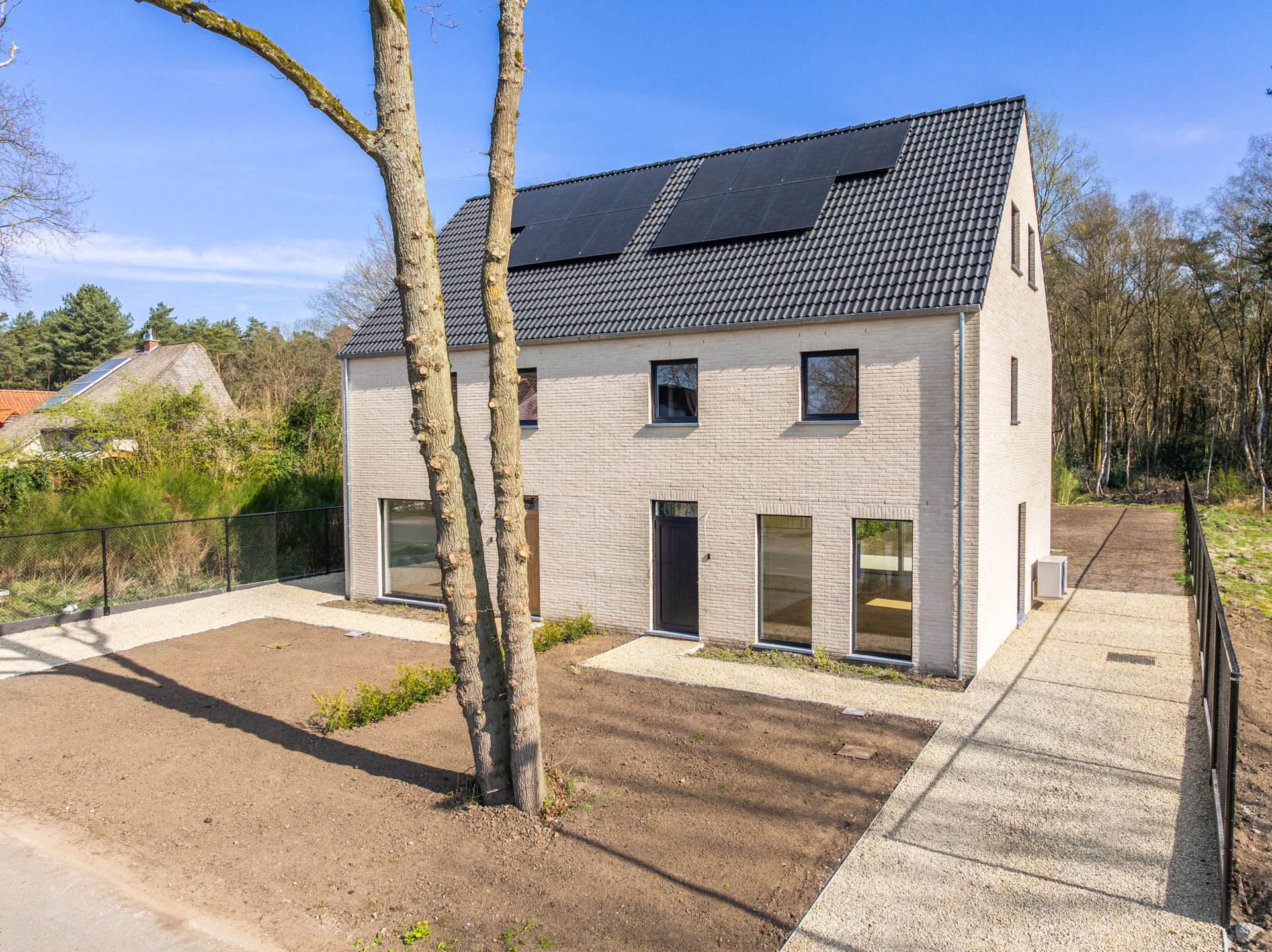 Stijlvolle nieuwbouwkoppelwoning met adembenemend boszicht - foto 1