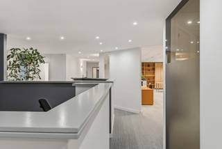 Gelegen aan de Terhulpsesteenweg 181 in Watermaal-Bosvoorde, biedt deze kantoorverdieping van 976 m² een uitstekende ligging in een van de...