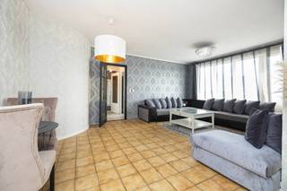 ANDERLECHT, dicht bij winkels en openbaar vervoer, charmant appartement van ± 73 m² gelegen op de 11e verdieping. Het is als volgt...