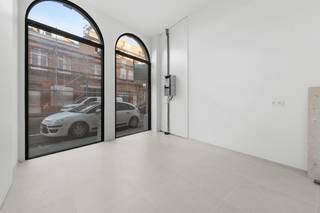 Prachtig huis te koop in hartje Ieper. Deze magnifieke woning beschikt over 5 kamers en twee badkamers. De woning is volledig vernieuwd in 2025...