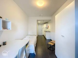 Studentencomplex "Blaisantpark" is een modern project uit 2014 dat bestaat uit 46 comfortabele studentenkamers. Deze specifieke studentenstudio van 18 m² biedt alles wat een student nodig heeft: ruimte voor een bureau, zetel en bed met een eigen en afzonderlijke badkamer met douche en lavabo, kitchenette met frigo en een diepvriesvakje, elektrische kookplaat met damkap. Er is een gemeenschappelijke leefruimte en leefkeuken beschikbaar voor alle bewoners. In de kelderverdieping hebben we ook een afzonderlijke en afgesloten fietsenstalling.<br /><br />Op dit moment is de studentenkamer niet verhuurd. <br /><br />Het complex werd verrijkt met de aanleg van een prachtig stadspark, wat zorgt voor een groene en rustige omgeving. De volledig bemeubelde studentenkamer is centraal gelegen in de wijk Blaisantvest, die uitstekende verbindingen heeft naar de Gentse uitvalswegen en een zeer goede bereikbaarheid met het openbaar vervoer biedt.<br /><br />Blaisantpark ligt op wandelafstand van het bruisende stadscentrum van Gent, evenals de hogescholen en universiteiten. Winkels zoals Bon'app en Aldi bevinden zich ook op deze site. Hierdoor is het de ideale plek voor studenten die op zoek zijn naar een comfortabele, centraal gelegen en goed bereikbare woonruimte.