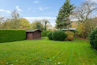 Gelijkvloerse woning met onderhoudsvriendelijke tuin, gelegen op een fantastische locatie te Kalmthout-centrum! De woning bevindt zich op het...