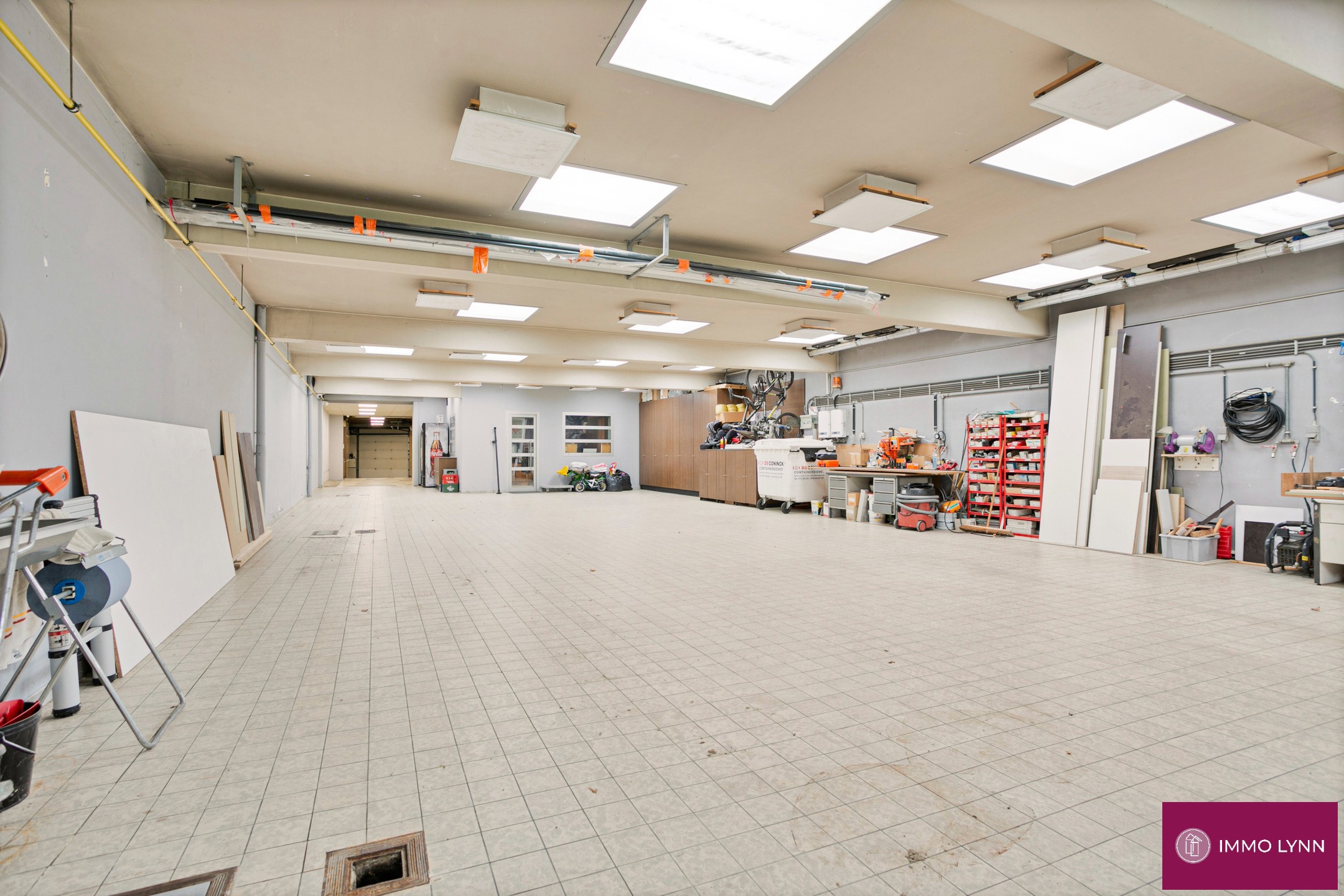 Groot magazijn van +/- 300m² met luxueuze woning! - foto 5