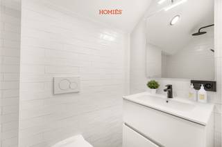 In dit charmante, volledig vernieuwde studentengebouw te Ravenstraat 64 bevindt zich deze bijzonder gezellige studentenkamer met eigen sanitair op...