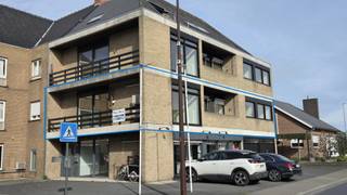 Dit instapklaar appartement is gelegen in het hartje van Lichtervelde, op wandelafstand van het station, de markt, winkels, ...Kleine residentie met...