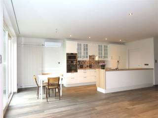 Vraag uw bezoek aan via info@optimusvastgoed.be!TE HUUR: Gesloten bebouwing met 4 slaapkamers te Koersel!Deze moderne gesloten bebouwing heeft een...