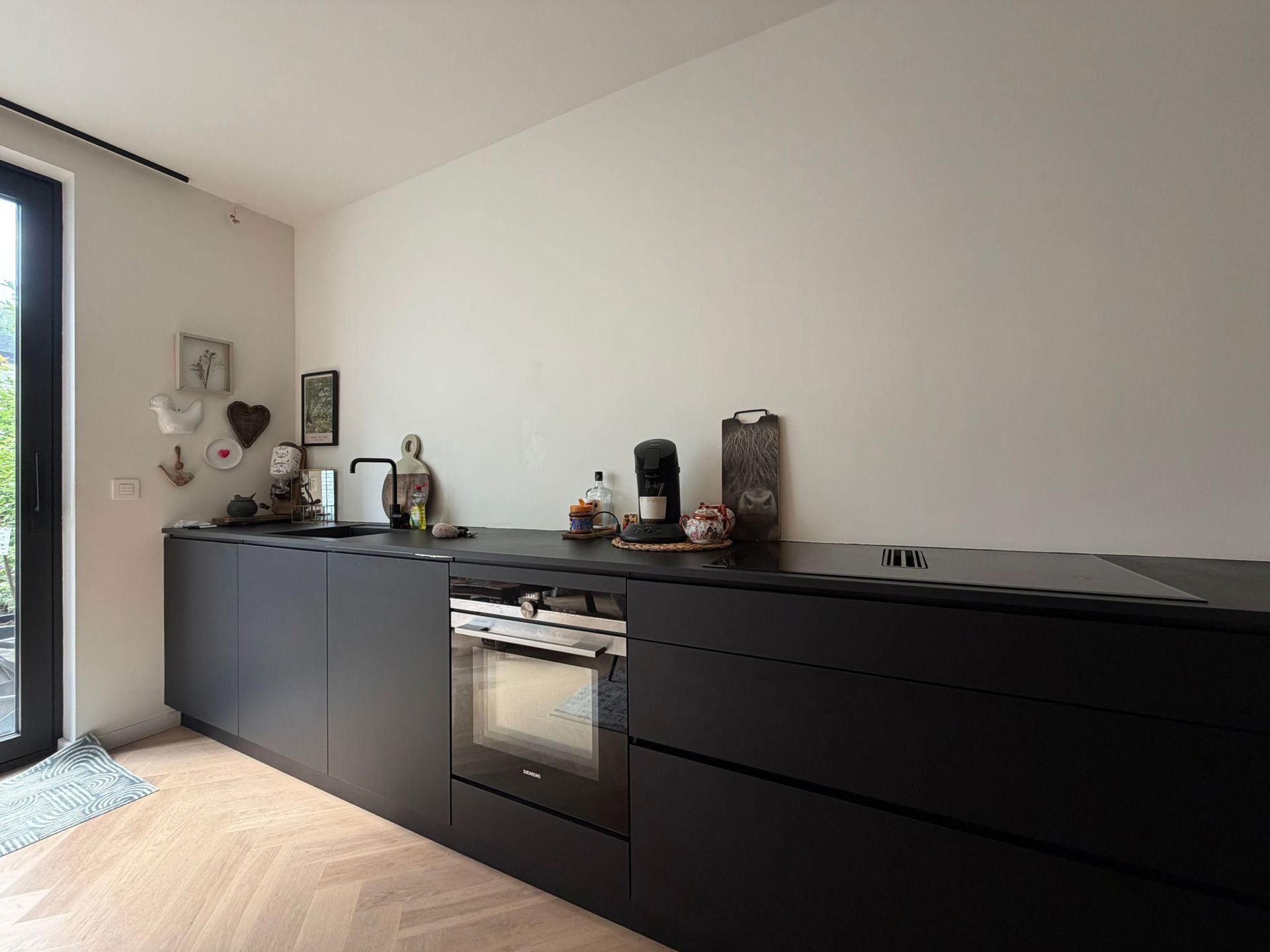 Modern app. 1 slaapkamer, tuintje, terras, autostaanplaats. - foto 3