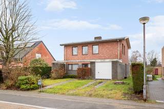 Situation dans un quartier résidentiel calme et à distance de marche de la gare, nous trouvons cette maison unifamiliale à rénover...