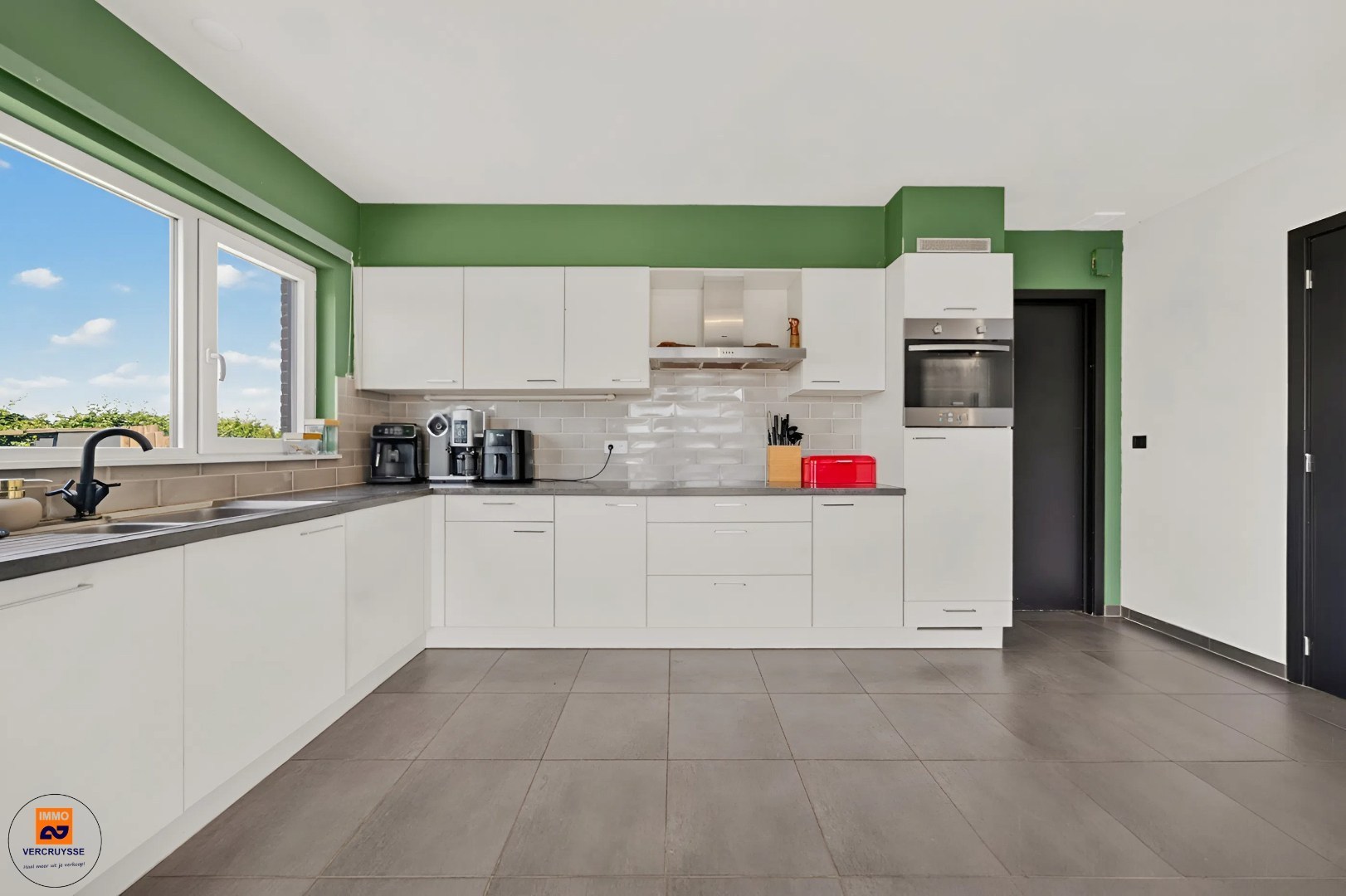Landelijk gelegen woning met fantastisch uitzicht op ruim perceel van +/- 2800 m2 in Bassevelde - foto 5