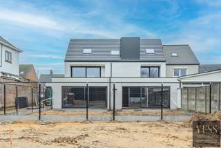 Gelijkvloers appartement 0002 + staanplaats + tuin!💡 Aankoop aan 6% btw mogelijk, mits voldaan wordt aan de voorwaarden.👉 Tijdelijke PROMO (2...