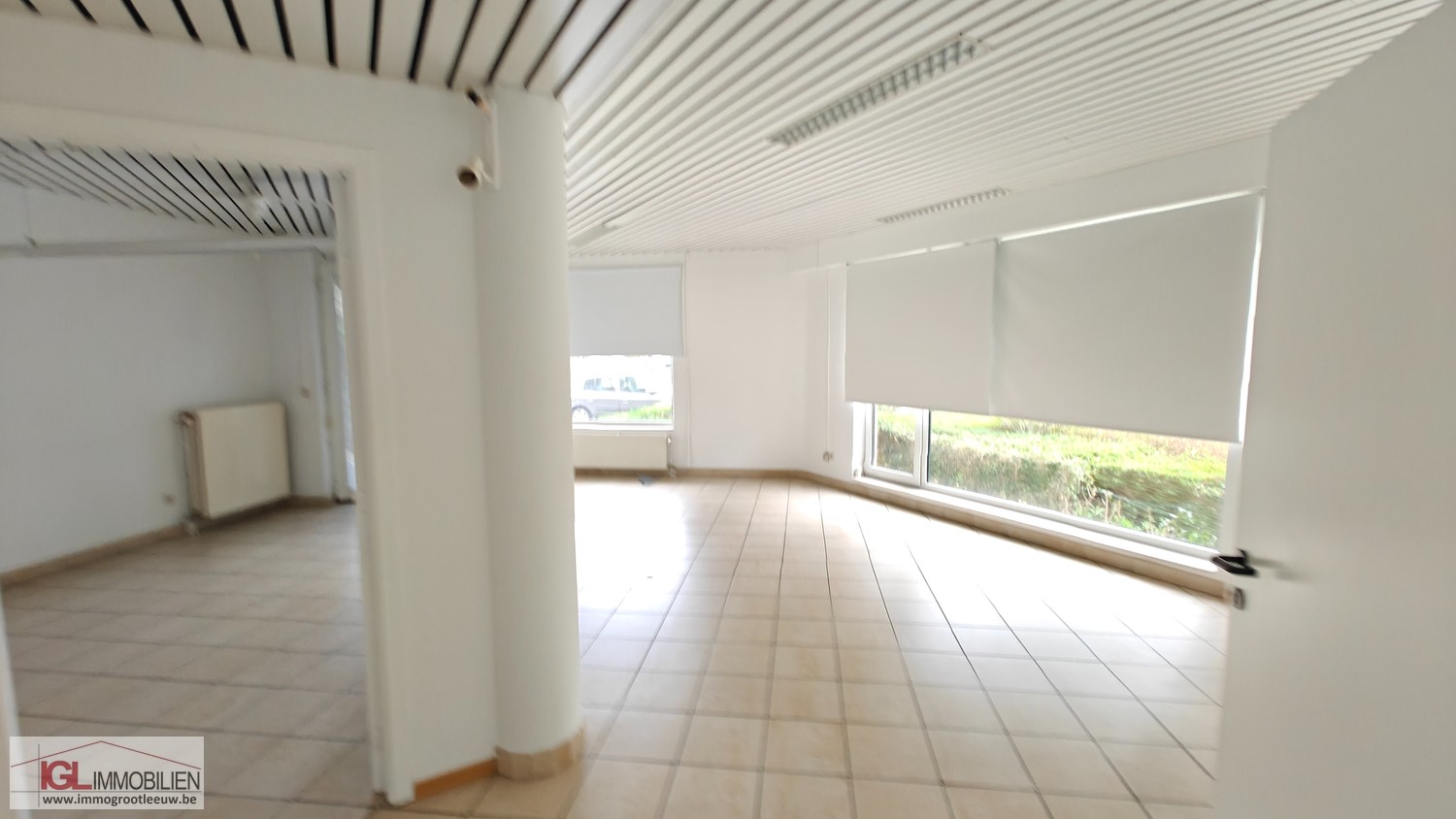 Handelsgelijkvloer met veel visibiliteit te koop - photo 4