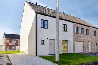 TE KOOP: Moderne nieuwbouwwoning met 3 slaapkamers in Geetbets!6% Verlaagd BTW-tarief mogelijk!Ontdek deze ruime en hedendaagse nieuwbouwwoning,...
