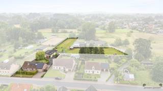<h3><span>Spacieuse maison familiale avec installations équestres sur un terrain de 5 060 m²</span></h3><p><span>Située sur un magnifique terrain de pas moins de 5 060 m², cette maison de caractère offre de nombreuses possibilités à ceux qui recherchent l'espace, le calme et l'intimité. Alliant une maison familiale confortable, de nombreuses dépendances et des installations équestres déjà en place, cette propriété constitue une opportunité unique dans le cadre verdoyant de Heist-op-den-Berg.</span></p><p><span>La maison dispose d’une surface habitable d’environ 236 m² et offre un agencement agréable avec des pièces de vie lumineuses. Le salon chaleureux, doté d’une cheminée, constitue le point de rencontre central de la maison et bénéficie d’une belle vue sur la verdure environnante. Il est prolongé par la cuisine spacieuse, dotée de suffisamment d’espace de travail et de rangement, idéale pour un usage quotidien et pour passer d’agréables moments en famille.</span></p><p><span>La maison dispose en outre de quatre chambres à part entière et d’une salle de bains équipée à la fois d’une baignoire et d’une douche. Son agencement pratique rend cette maison particulièrement adaptée aux familles à la recherche d’espace supplémentaire et de confort de vie.</span></p><p><span>L’un des atouts majeurs de cette propriété est son excellent bilan énergétique. Avec un label EPC de classe B et pas moins de 20 panneaux solaires, vous bénéficiez d’une maison économe en énergie, parée pour l’avenir et qui vous permettra de réduire votre facture d’énergie.</span></p><p><span>À l’extérieur, un domaine impressionnant s’étend, offrant de nombreuses possibilités. L’écurie existante, dotée de plusieurs boxes, rend cette propriété particulièrement adaptée aux amateurs de chevaux. De plus, les diverses dépendances, les espaces de rangement et le garage offrent une fonctionnalité supplémentaire pour les loisirs's, l’élevage ou un usage professionnel.</span></p><h3><span>Atouts :</span></h3><ul><li><span>Label EPC B </span></li><li><span>20 panneaux solaires installés </span></li><li><span>Terrain de 5 060 m² </span></li><li><span>Surface habitable d’environ 236 m² </span></li><li><span>Quatre chambres à part entière </span></li><li><span>Pièce à vivre conviviale avec cheminée </span></li><li><span>Écurie comprenant plusieurs boxes pour chevaux </span></li><li><span>Diverses dépendances et possibilités de rangement </span></li><li><span>Environnement calme et verdoyant </span></li><li><span>Beaucoup d'intimité autour de la maison </span></li><li><span>Idéal pour les amateurs de chevaux et les éleveurs </span></li></ul><p><span>Cette propriété offre une combinaison rare de confort de vie, d'efficacité énergétique et d'espaces extérieurs, dans un cadre paisible et facilement accessible. Une opportunité idéale pour ceux qui rêvent d'une vie à la campagne avec toutes les commodités à portée de main.</span></p>