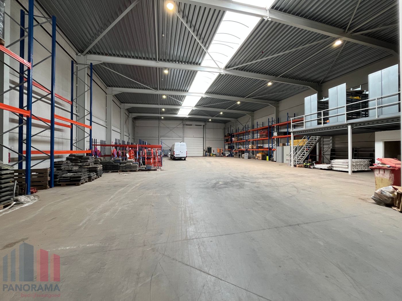 STRATEGISCH GELEGEN BEDRIJFSGEBOUW MET MAGAZIJN EN KANTOORRUIMTE - photo 3