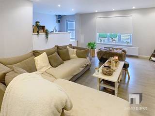 Charmante, deels gerenoveerde woning met veel potentieel en EPC - D!Op een mooi perceel van 5a 50ca vind je deze gezellige en deels gerenoveerde...