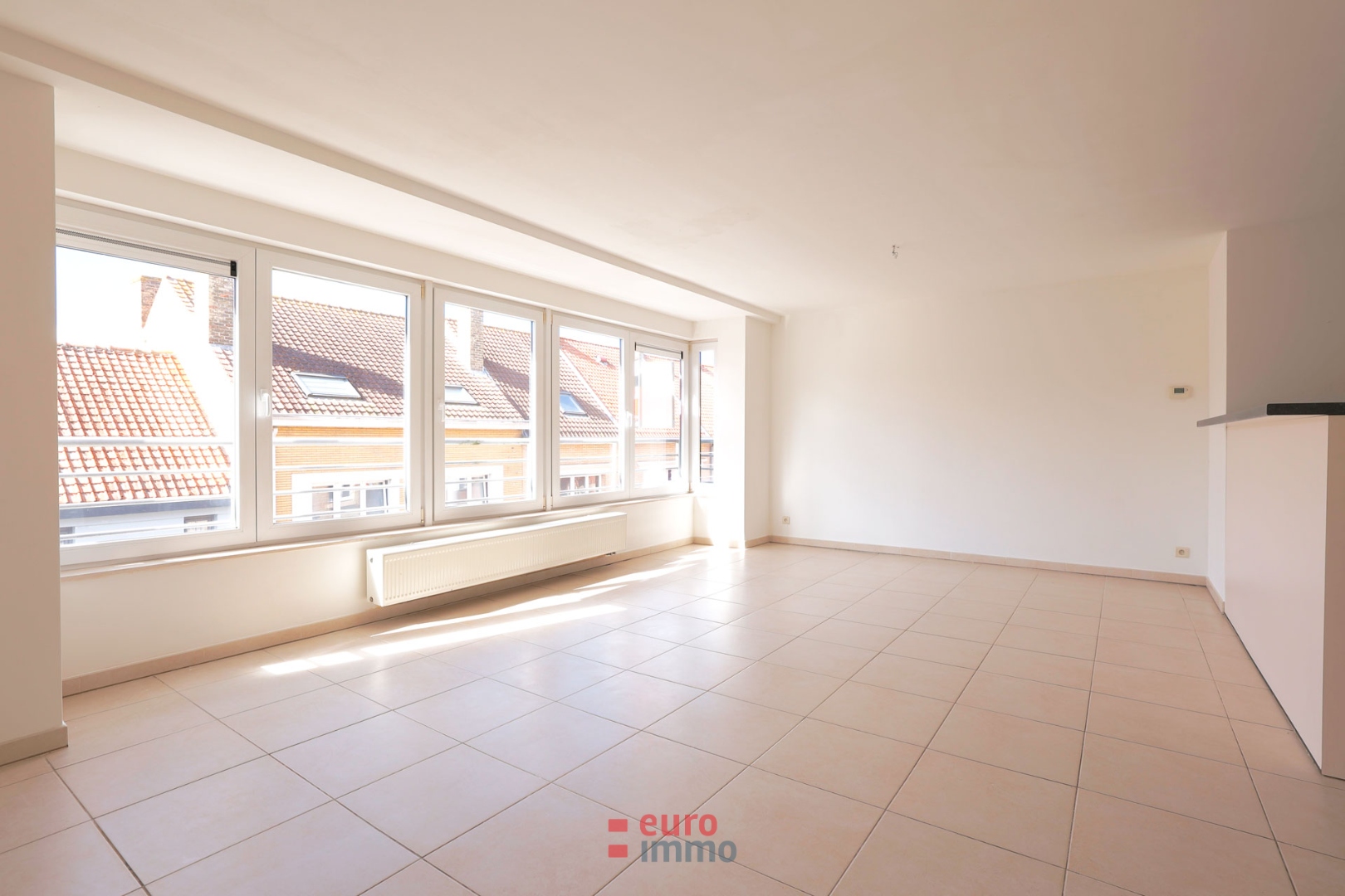 Lichtrijk appartement met 2 slaapkamers in de historische stadskern! - foto 4