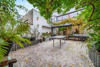 <p><b>Info and visits: 02 315 51 71</b><b></b></p>
<p></p>
<p>Located in a quiet one-way street, <span><b>We Invest</b></span> offers this <span><b>well-maintained 4-bedroom house</b></span> with a total surface area of <span><b>169 m²</b></span>.</p>
<p>Ground floor: entrance hall, living room, dining room, kitchen, and utility/laundry room with access to the terrace and garden.</p>
<p>First floor: two bedrooms (15 m² each) and a bathroom with toilet.</p>
<p>Second floor: two additional bedrooms, including one with an adjoining office (11 m²), and a shower room with toilet.</p>
<p>Full basement with cellars over the entire footprint of the house.</p>
<p>Numerous built-in cupboards and storage spaces.</p>
<p>Double glazing throughout.</p>
<p><b>Electrical installation not compliant – EPC: E-.</b><b></b></p>
<p></p>
<p><b>A property not to be missed!</b></p>