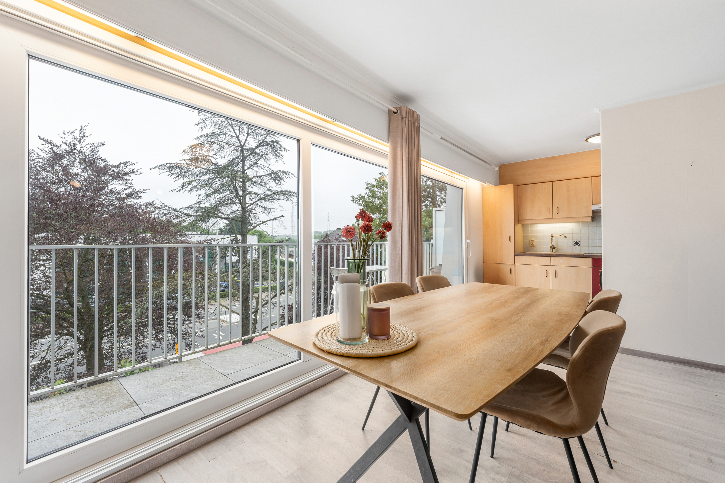 Ruim, instapklaar appartement met 3 slaapkamers en tuin - foto 4