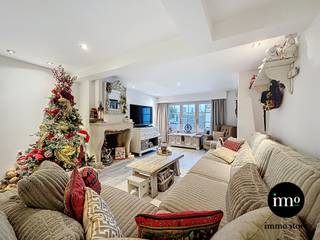 IMMO STORE heet u welkom in dit VOLLEDIG GERENOVEERD (vanaf 2012 gedurende 10 jaar), SUPER GEZELLIGE huis gelegen in het CENTRUM van Ternat,...