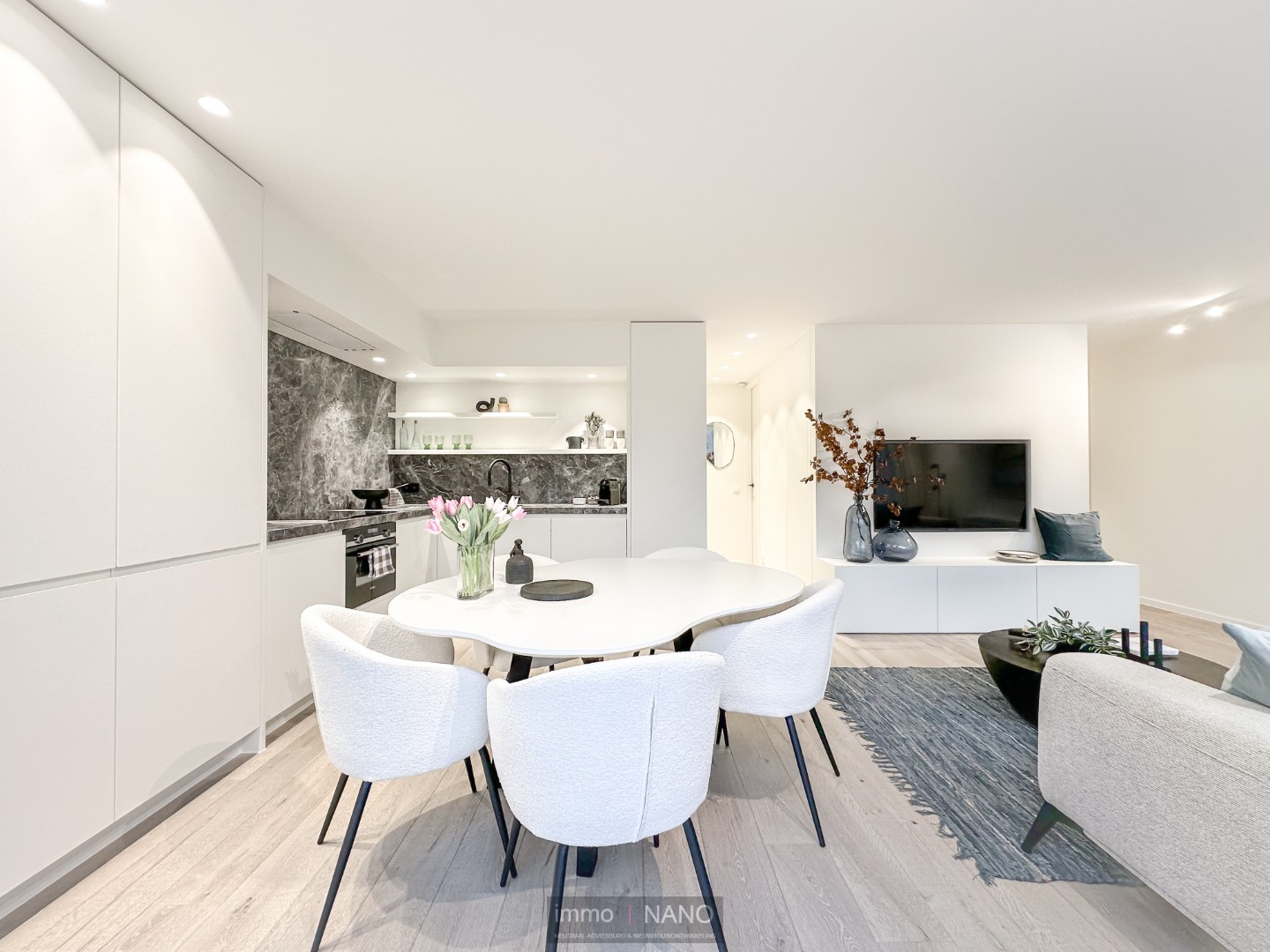 Unieke penthouse met grote zonneterrassen (50 m²), met zijdelings zeezicht, nabij alle winkels en het strand. - foto 5