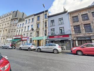 Op zoek naar een toplocatie voor uw onderneming in het hart van Brussel? Dit veelzijdige gelijkvloers handelspand, gelegen in de...