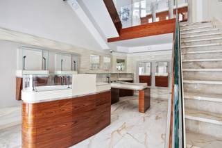 Op een van de meest centrale en iconische plekken van Antwerpen, op de levendige Komedieplaats, vlakbij de Meir, het Operaplein en de Botanische...