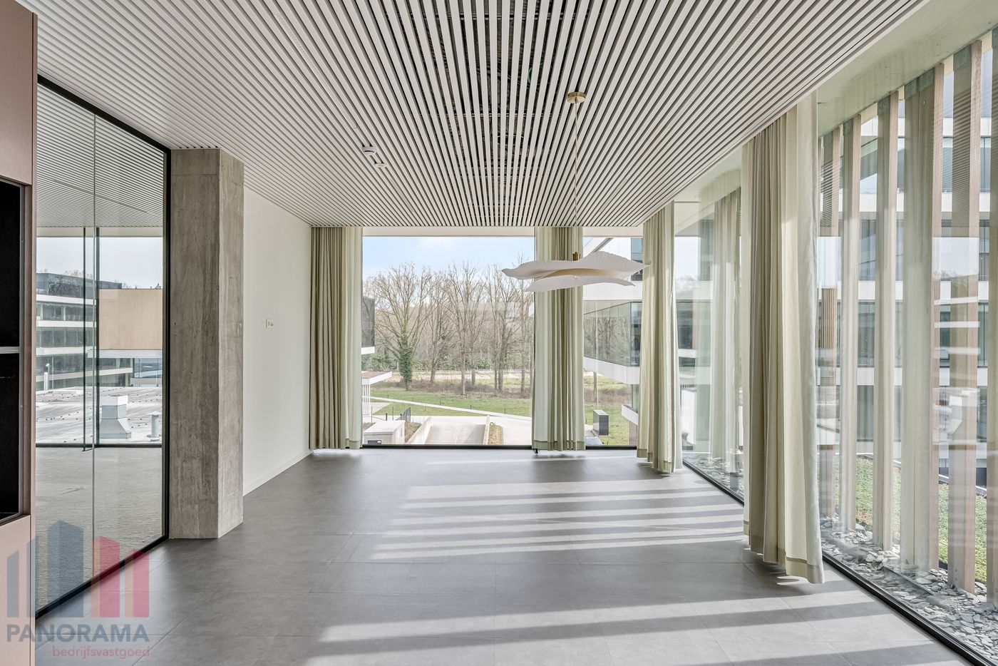 693 m² HIGH-END KANTOREN OP TOPLOCATIE LANGS DE E40 TE OOSTKAMP - photo 5