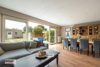 Ontdek deze charmante instapklare woning in Berendrecht, waar u volledig gelijkvloers kan wonen. Deze woning werd volledig gerenoveerd in 2009 en...