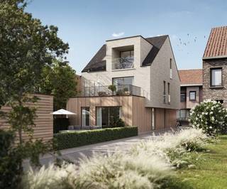 Nieuwbouw gelijkvloers appartement met 2 slaapkamers en tuin te koop in Wachtebeke!<br /><br />In de Rechtstro te Wachtebeke bevindt zich dit energiezuinig gelijkvloers nieuwbouwappartement met een bewoonbare oppervlakte van ca. 90 m², een privétuin van ca. 50 m² en een aangenaam terras. Dit appartement maakt deel uit van een kleinschalig nieuwbouwproject met slechts 3 wooneenheden en combineert modern wooncomfort met een rustige en centrale ligging. Dankzij de hoogwaardige isolatie, warmtepomp, vloerverwarming en ventilatiesysteem type D geniet u hier van een bijna-energieneutrale (BEN) woning met lage energiekosten.<br /><br />Troeven:<br />- Gelijkvloers appartement van ca. 90 m²<br />- 2 volwaardige slaapkamers<br />- Privétuin van ca. 50 m² met terras<br />- Energiezuinig nieuwbouwappartement (BEN)<br />- Vloerverwarming en warmtepomp<br />- Mogelijkheid aankoop nieuwbouw à 6% BTW<br />- Optioneel buitenparkeerplaats te koop à €7.000<br /><br />Indeling:<br />U komt het appartement binnen via de inkomhal met apart toilet en berging. De lichtrijke leefruimte met open keuken biedt directe toegang tot het terras en de privatieve tuin, ideaal om in alle rust buiten te genieten. Verder beschikt het appartement over twee slaapkamers en een badkamer. De praktische indeling en het gelijkvloers wonen maken dit appartement bijzonder geschikt voor zowel gezinnen, koppels als wie levenslang comfortabel wil wonen. Parkeerplaatsen afzonderlijk bij aan te kopen<br /><br />Meer info? Contacteer ImmoMaMo<br />Bel 0472 77 09 19 of mail naar louise@immomamo.be
