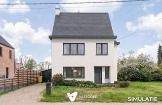 <p><span>Woning met renovatiepotentieel (154m²) met 3 slaapkamers en prachtige tuin te Meerhout.</span></p><p><span> </span></p><p><span>Belangrijkste troeven:</span></p><p><span>- Zeer goede ligging</span></p><p><span>- Reeds een vaste trap naar de zolder dus mogelijkheid tot 2 extra slaapkamers</span></p><p><span>- Mogelijkheid tot bijbouwen van 11 meter aan de rechtse kant</span></p><p><span>- Zuidwest gerichte tuin van 10 are 59 met zicht op agrarisch gebied</span></p><p><span>- 3 slaapkamers (met mogelijkheid tot 5)</span></p><p><span>- Zeer mooie wandelroutes vlakbij</span></p><p><span> </span></p><p><span>Bekijk zeker ook de grondplannen met de afmetingen. Zo krijgt u van thuis uit al een perfect beeld van wat deze woning te bieden heeft!</span></p><p><span> </span></p><p><span>Wenst u meer info of een vrijblijvende bezichtiging, contacteer dan ons kantoor op het nummer 011 85 15 15 en wij helpen u graag verder.</span></p>