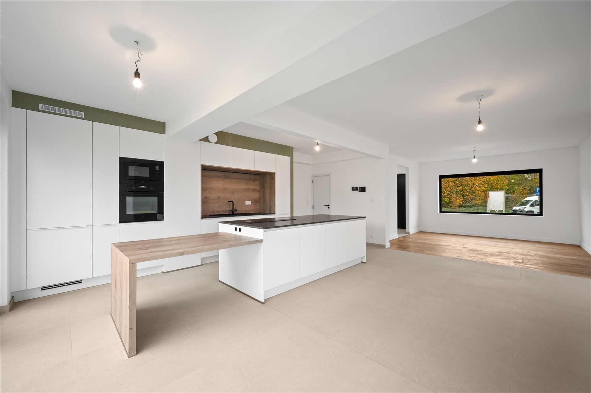 Maison rénovée avec 3 chambres, 2 garages et jardin - photo 4