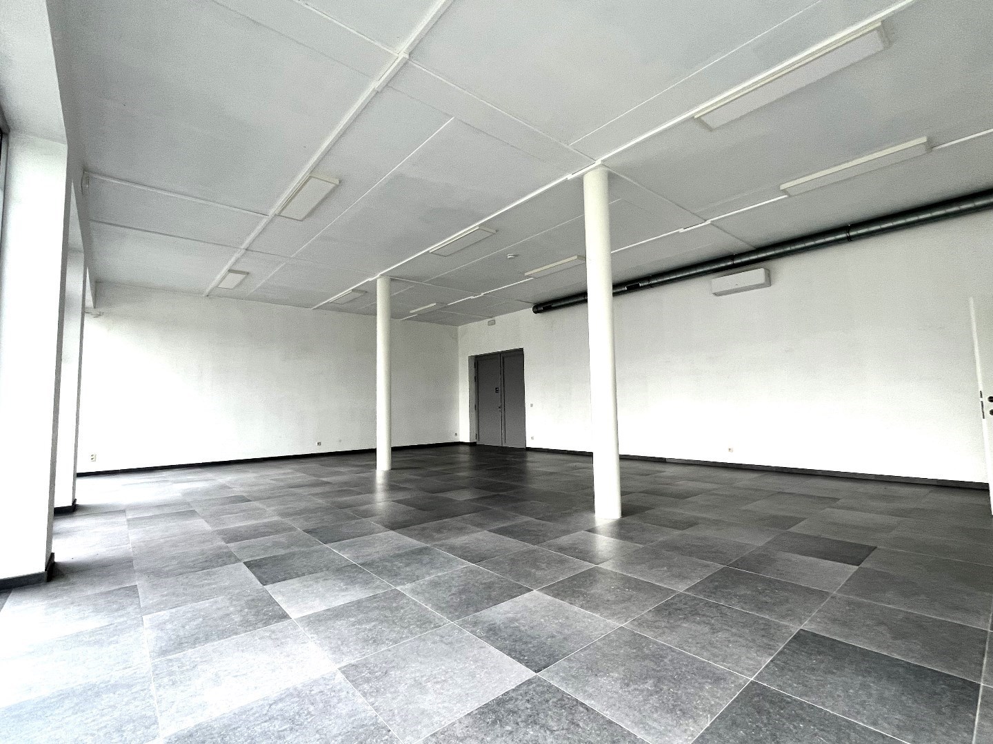 Commercial for rent in Essen - photo 3