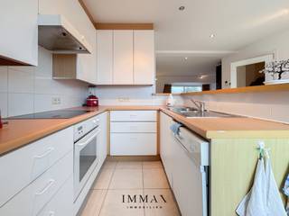 Dit ruime duplex-doorloop appartement is gelegen in de Westkapellestraat, in het hart van Heist, en vormt de perfecte kans voor wie een...