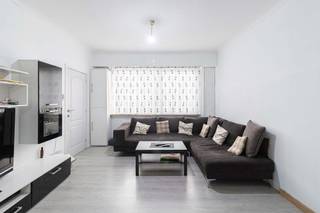 Ideaal voor grote gezinnen. Deze woning ligt op een toplocatie in Merksem, vlak bij winkels, scholen en belangrijke invalswegen. Je geniet van...