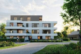 Villa Cardijn is een kleinschalige residentie, rustig en centraal gelegen nabij de jachthaven van Nieuwpoort, op wandelafstand van het Maritiem Park, het strand en Nieuwpoort-Stad.<br />Dit éénslaapkamerappartement biedt een woonoppervlakte van 77m² met een privatieve tuin van 100m² met zuidwestelijke oriëntatie en een ruim terras van 36m². <br />Indeling: inkomhal met plaats voor een vestiaire kast, open keuken met eethoek, een ruime en lichtrijke leefruimte met zithoek en toegang tot het ruim terras, een technische berging, apart toilet, één ruime slaapkamer, een badkamer met inloopdouche en enkele wastafel. <br />Mogelijkheid tot aankoop aan 6% btw, mits voldaan aan de wettelijke voorwaarden.
