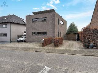 VILLA MODERNE CLÉ EN MAIN AVEC 4 CHAMBRES, PISCINE ET GRAND JARDINCette magnifique villa moderne, entièrement prête à emménager, est idéalement...