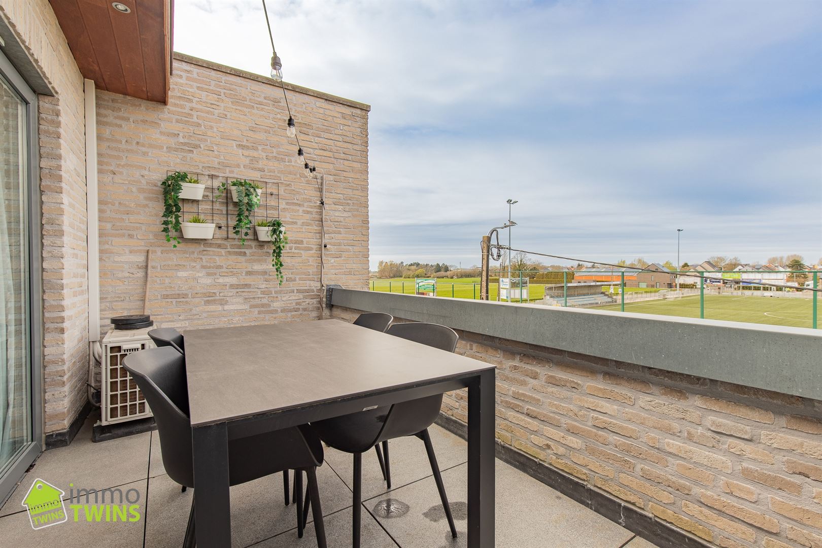 Ruim en stijlvol duplex appartement (155m²) met garage en staanplaats te Schoonaarde (Dendermonde). - foto 4