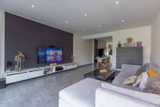 Maison familiale rénovée en 2016 – prête à emménagerSituée dans une rue calme à Dilbeek, à proximité de Bruxelles, Erasmus, écoles, commerces et axes...