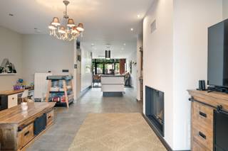 Instapklare energiezuinige woning met zonnige tuin en garageDeze instapklare en energiezuinige woning is praktisch ingedeeld en biedt een...