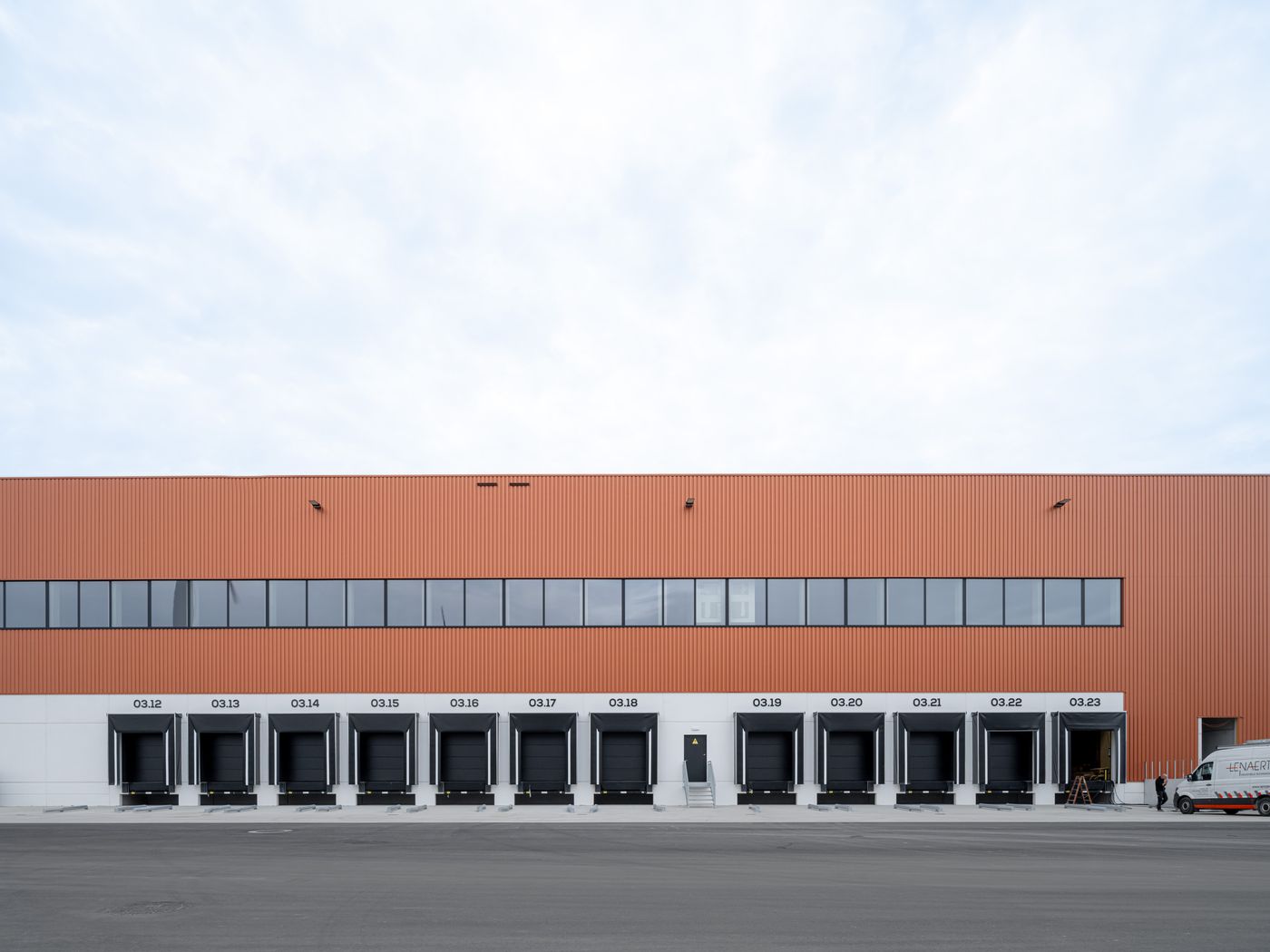 Logistiek gebouw van 21.147 m² en 4.973 m² mezzanine in Ham - foto 2