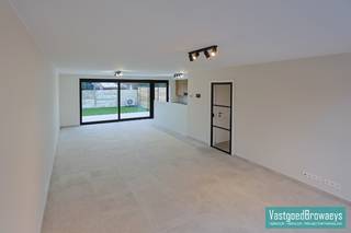 Deze energiezuinige woning is gunstig gelegen vlakbij het centrum van Zottegem, met een vlotte verbinding naar Gent. Ze biedt een perfecte...