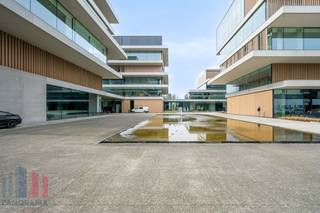 Bent u op zoek naar een unieke kantoorruimte op een toplocatie met onmiddellijke verbinding naar belangrijke snelwegen? Dan is deze kantoorruimte...